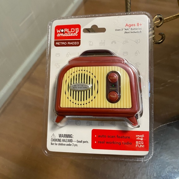 World's Smallest RETRO RADIO Westminster NEW SEALED Red - Picture 6 of 6